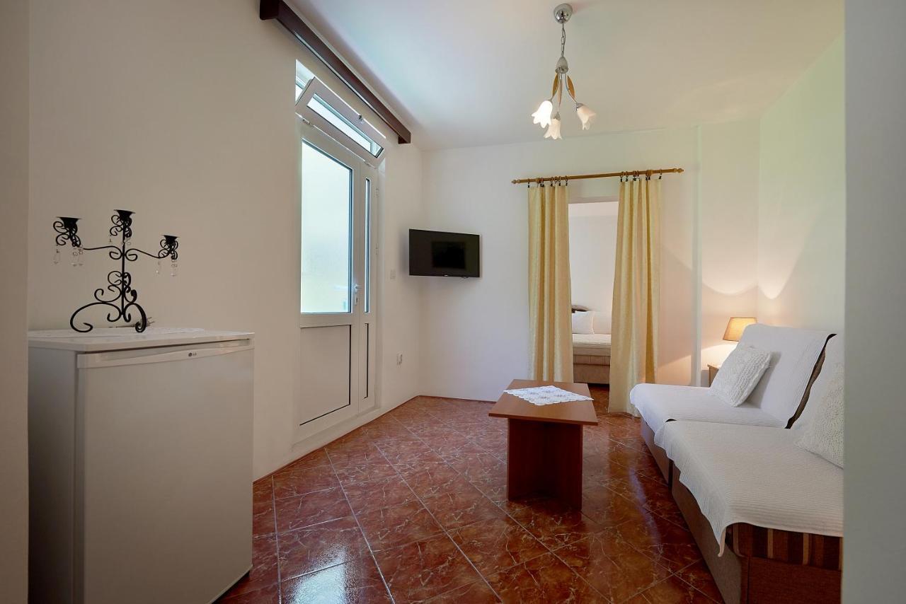 Apartmani Kuca U Maslinama Sveti Stefan Eksteriør billede